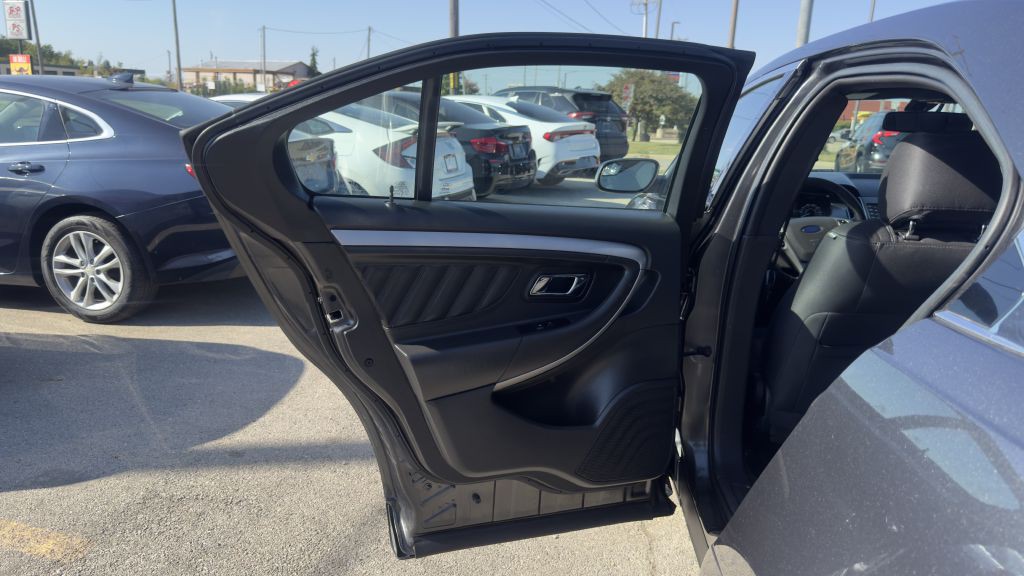2017 Ford Taurus Image 19