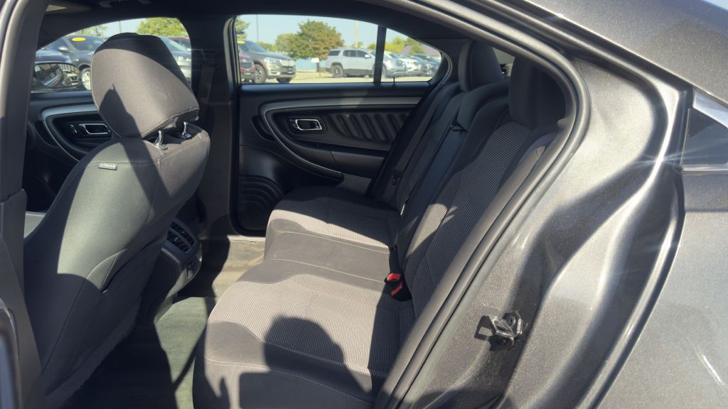 2017 Ford Taurus Image 20