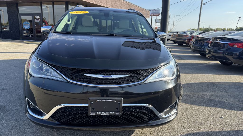 2019 Chrysler Pacifica Image 2