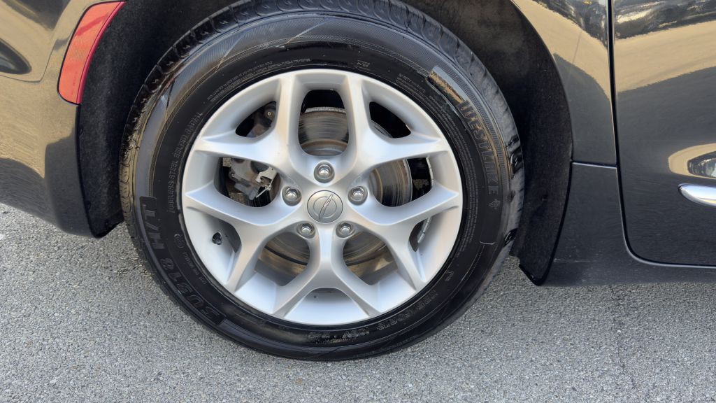 2019 Chrysler Pacifica Image 11