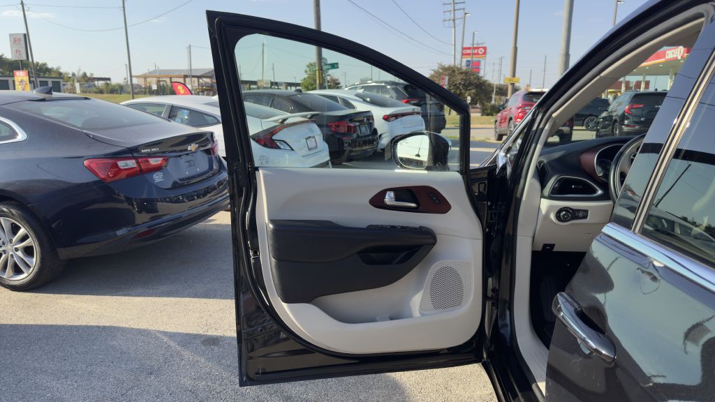 2019 Chrysler Pacifica Image 15