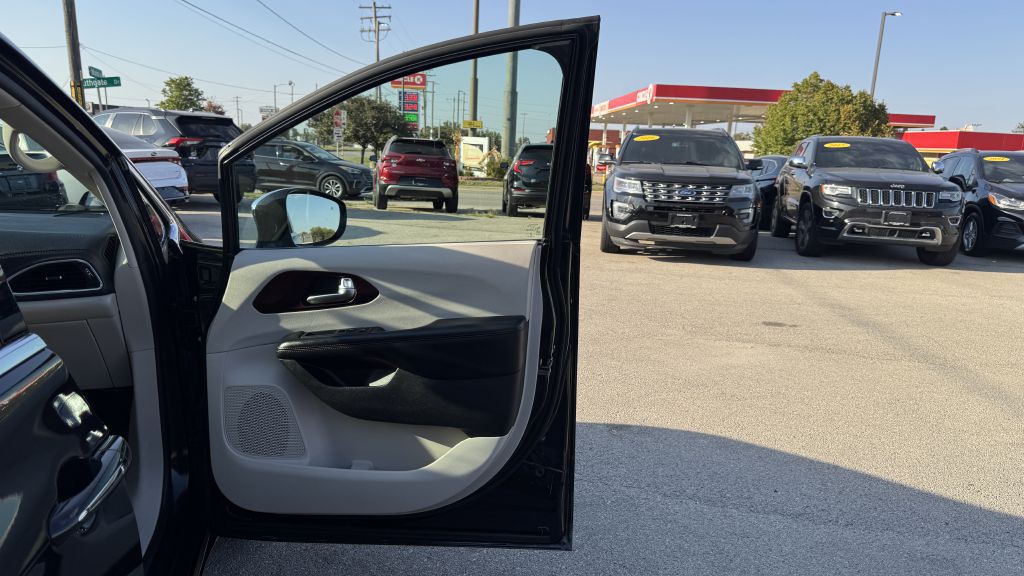 2019 Chrysler Pacifica Image 24