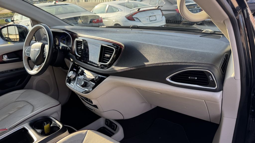 2019 Chrysler Pacifica Image 25