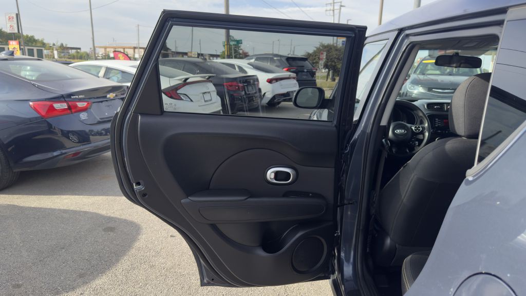 2015 Kia Soul Image 16