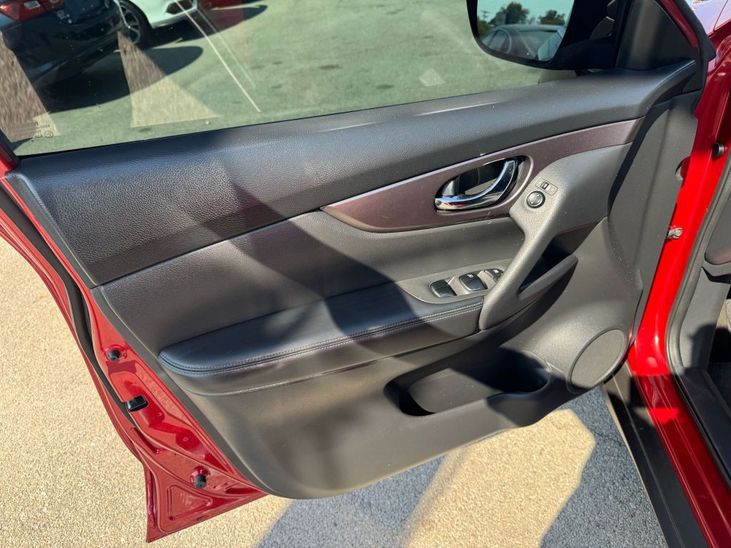 2016 Nissan Rogue Image 12