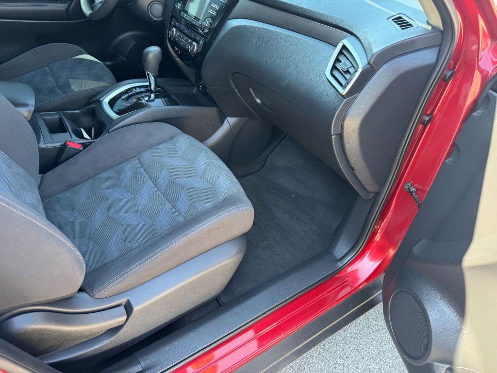 2016 Nissan Rogue Image 13