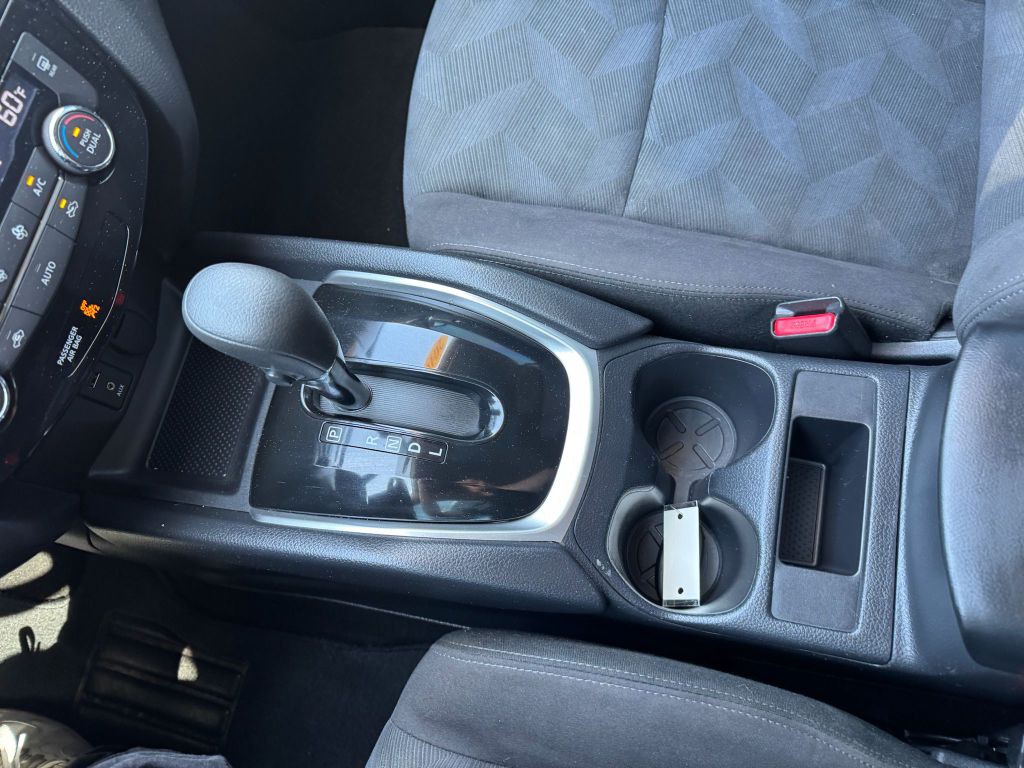 2016 Nissan Rogue Image 25