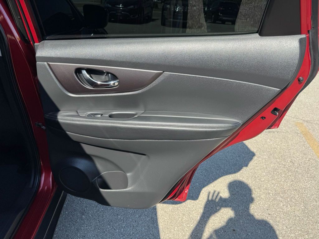 2016 Nissan Rogue Image 26