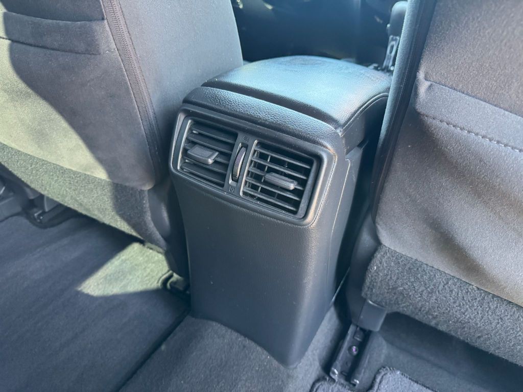 2016 Nissan Rogue Image 28