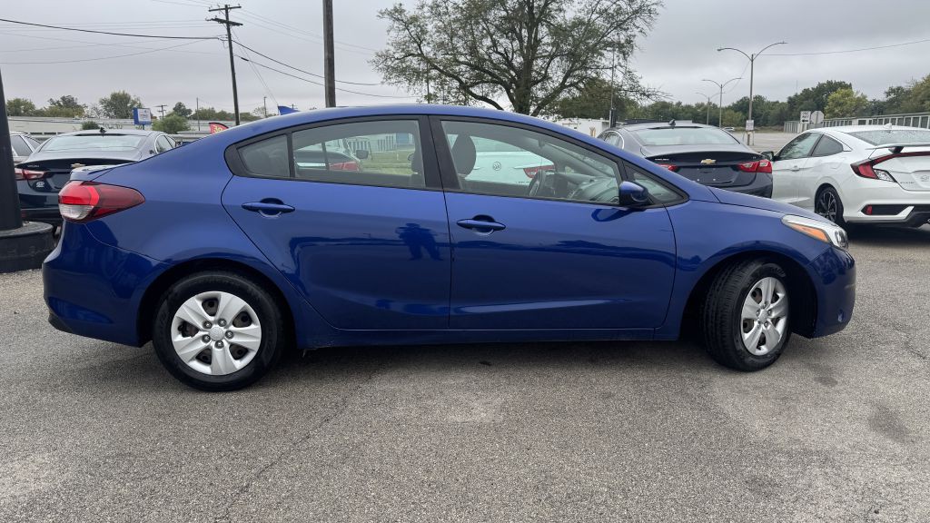 2017 Kia Forte Image 8