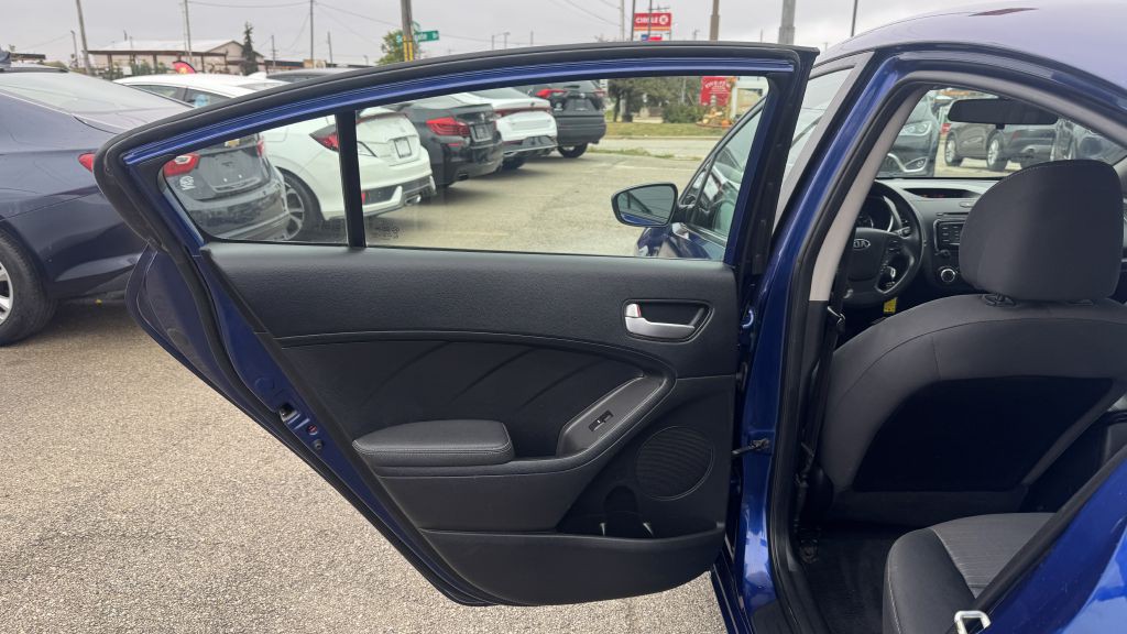 2017 Kia Forte Image 17
