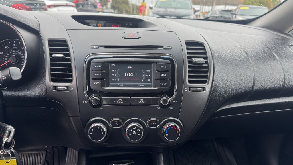 2017 Kia Forte Image 19