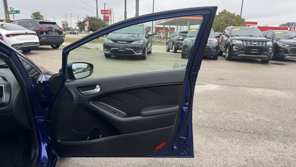 2017 Kia Forte Image 22