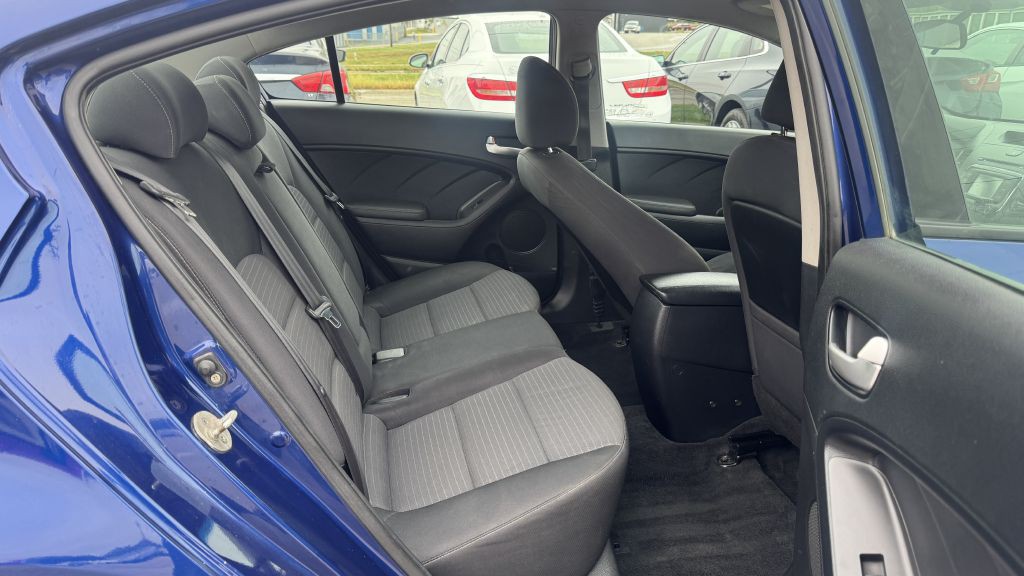 2017 Kia Forte Image 23