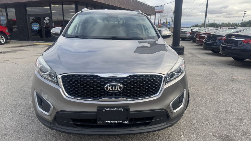 2017 Kia Sorento Image 2