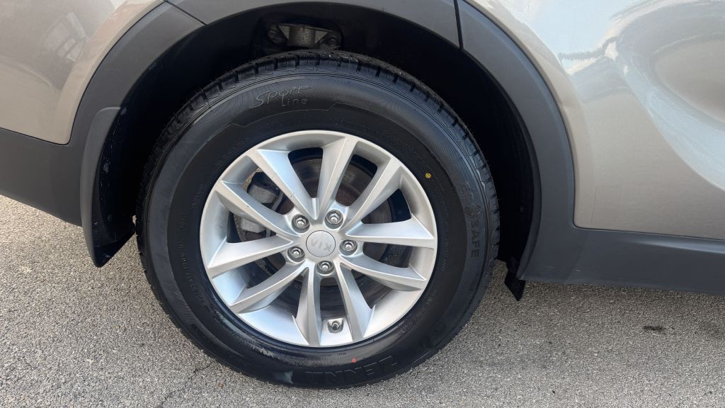 2017 Kia Sorento Image 11