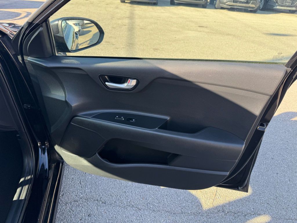 2019 Kia Rio Image 12