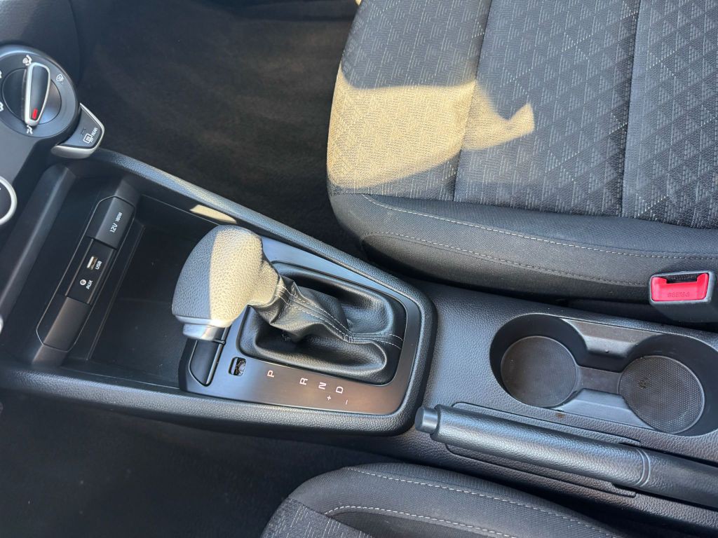2019 Kia Rio Image 15