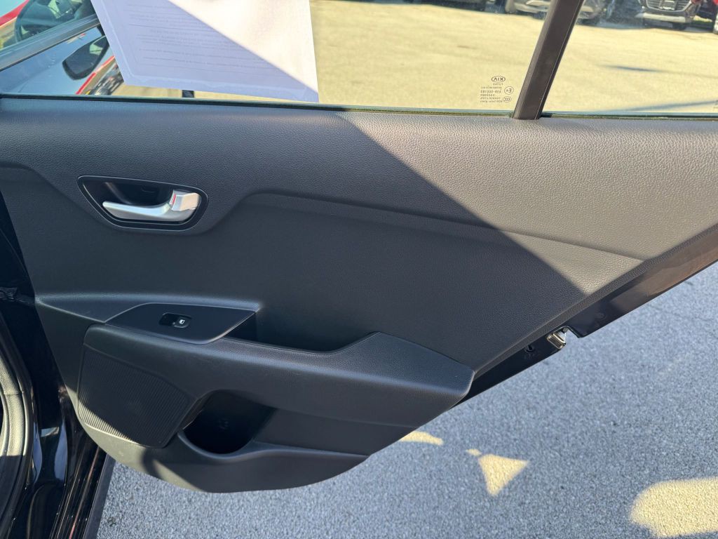 2019 Kia Rio Image 16