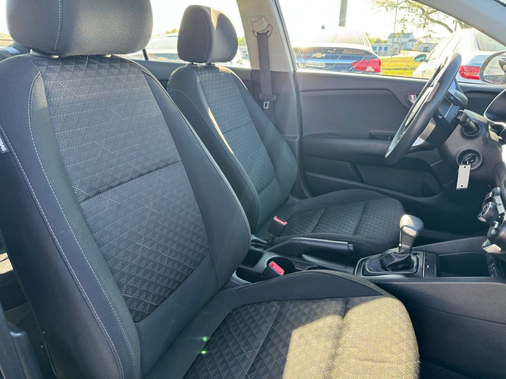 2019 Kia Rio Image 23