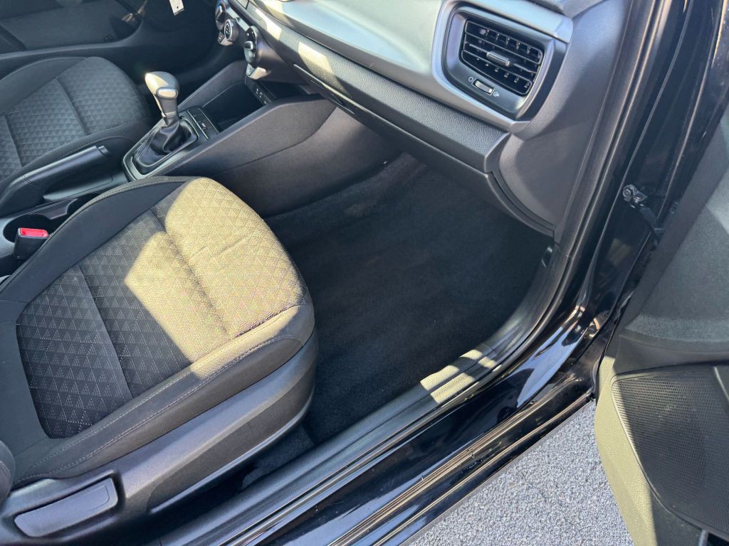 2019 Kia Rio Image 28