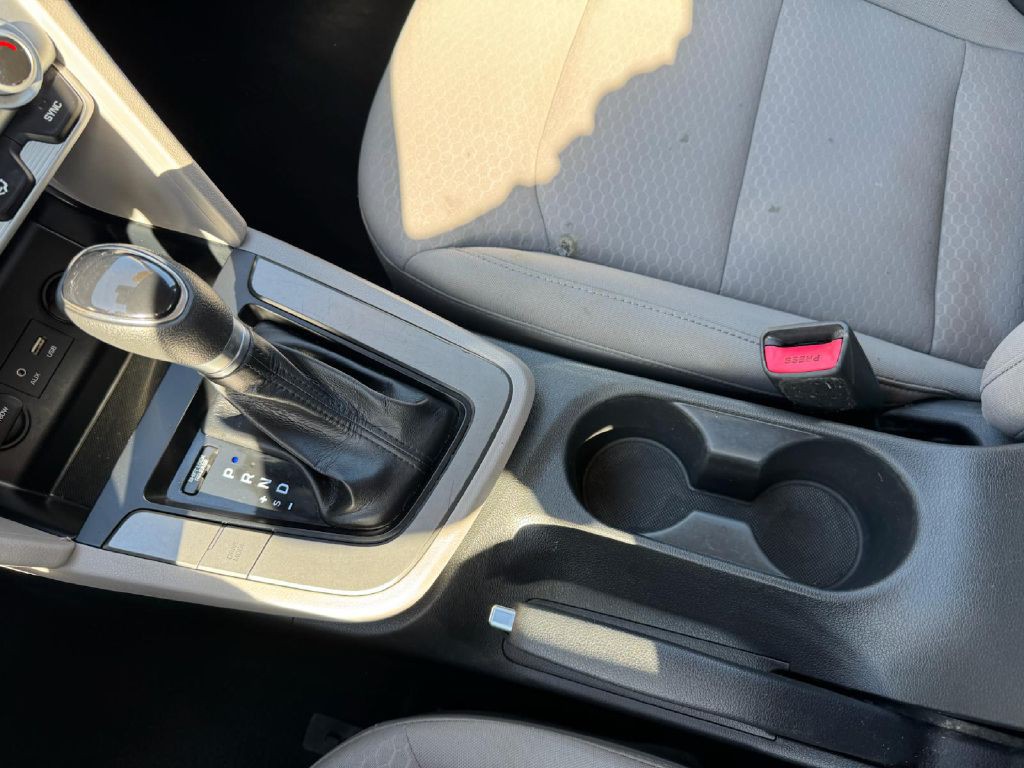 2020 Hyundai Elantra Image 16