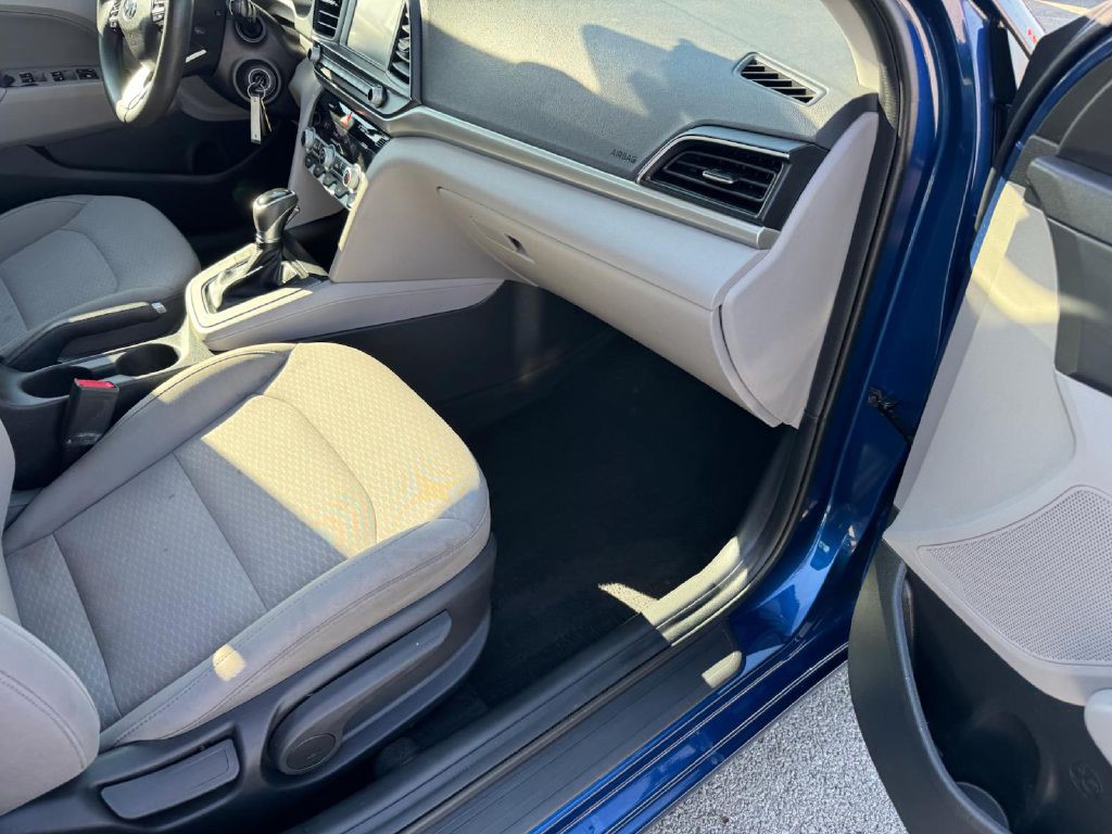 2020 Hyundai Elantra Image 18