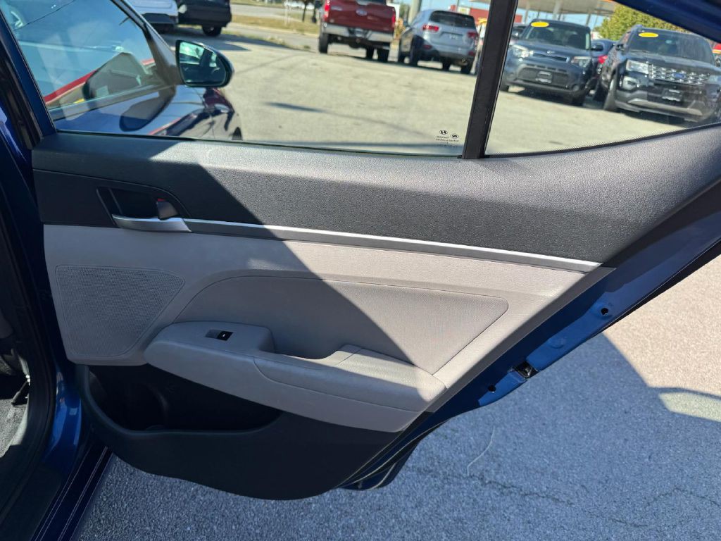 2020 Hyundai Elantra Image 25
