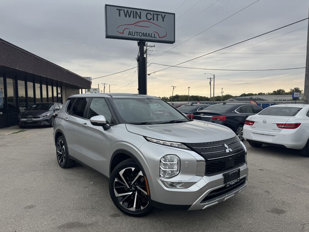 2022 Mitsubishi Outlander Image 1