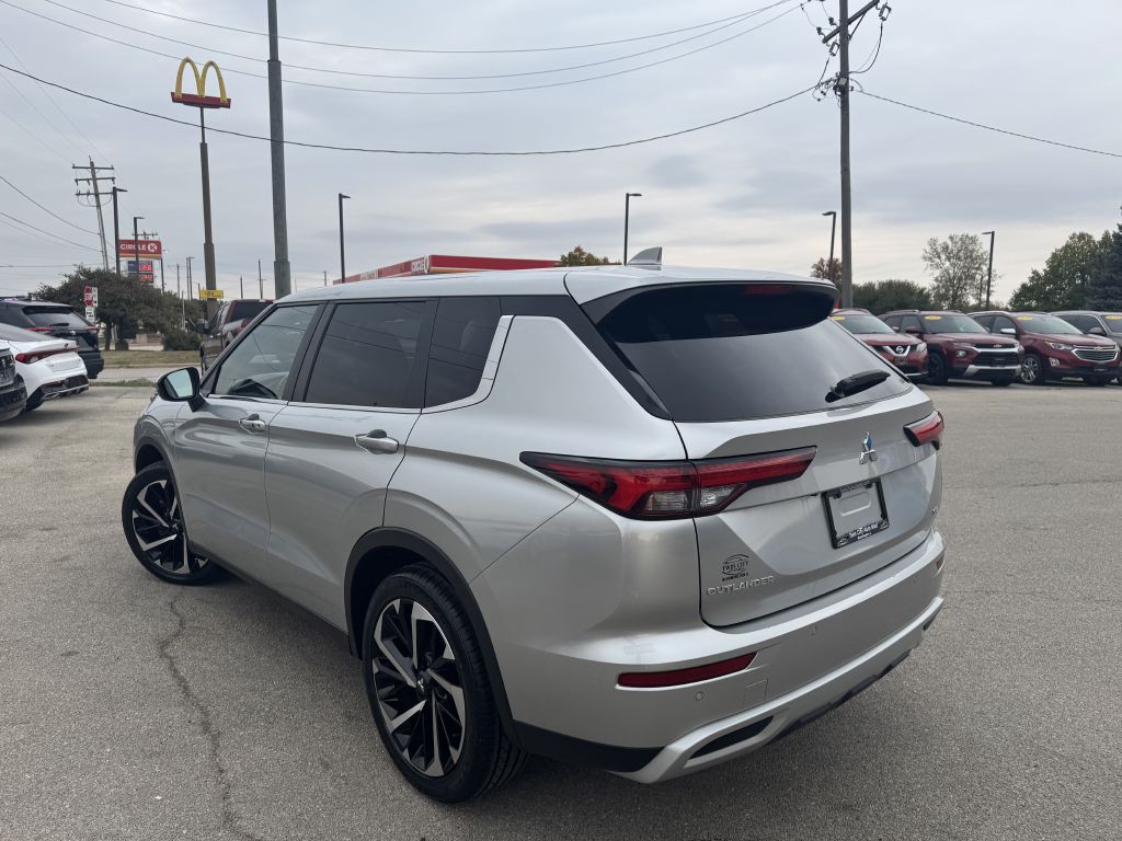 2022 Mitsubishi Outlander Image 5