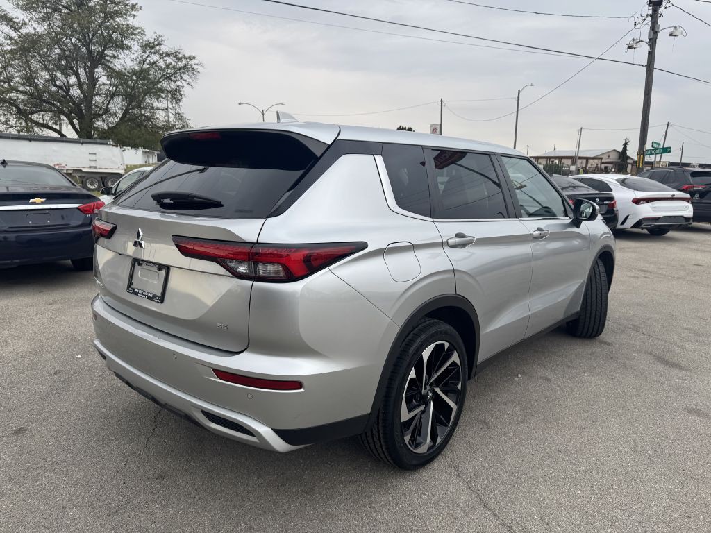 2022 Mitsubishi Outlander Image 7