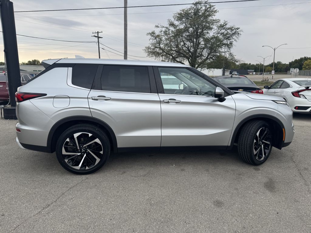 2022 Mitsubishi Outlander Image 8