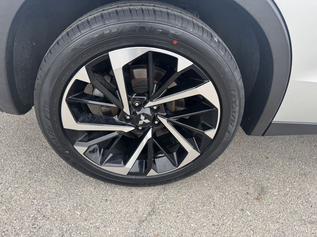 2022 Mitsubishi Outlander Image 10