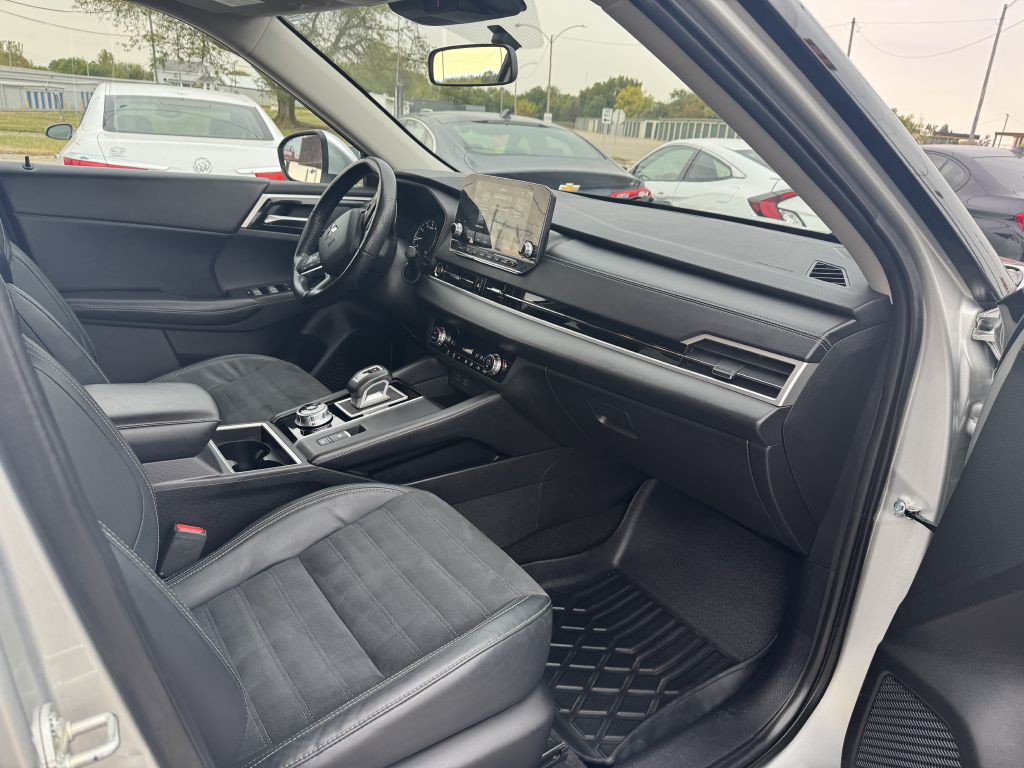 2022 Mitsubishi Outlander Image 12