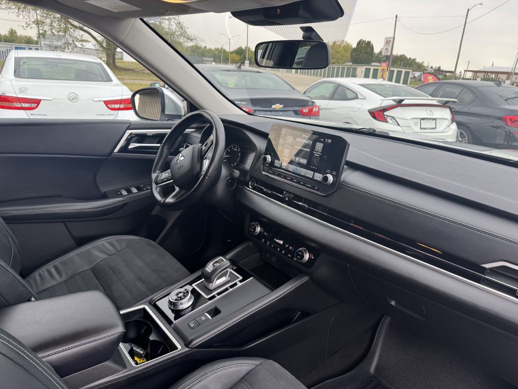 2022 Mitsubishi Outlander Image 13