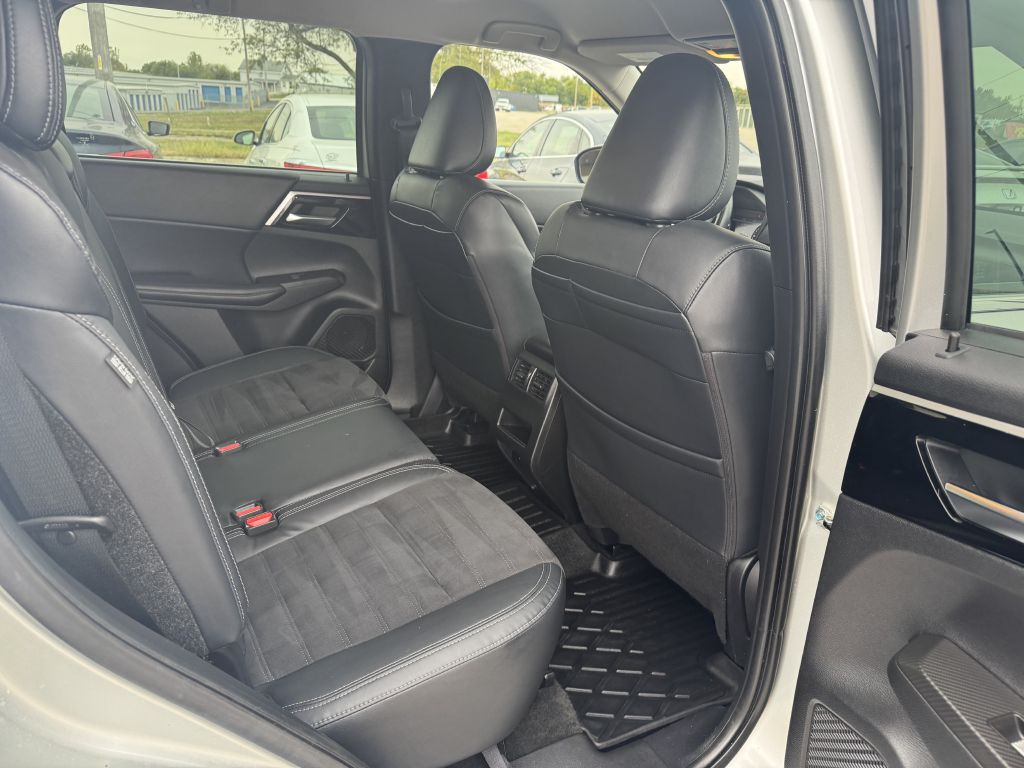 2022 Mitsubishi Outlander Image 15