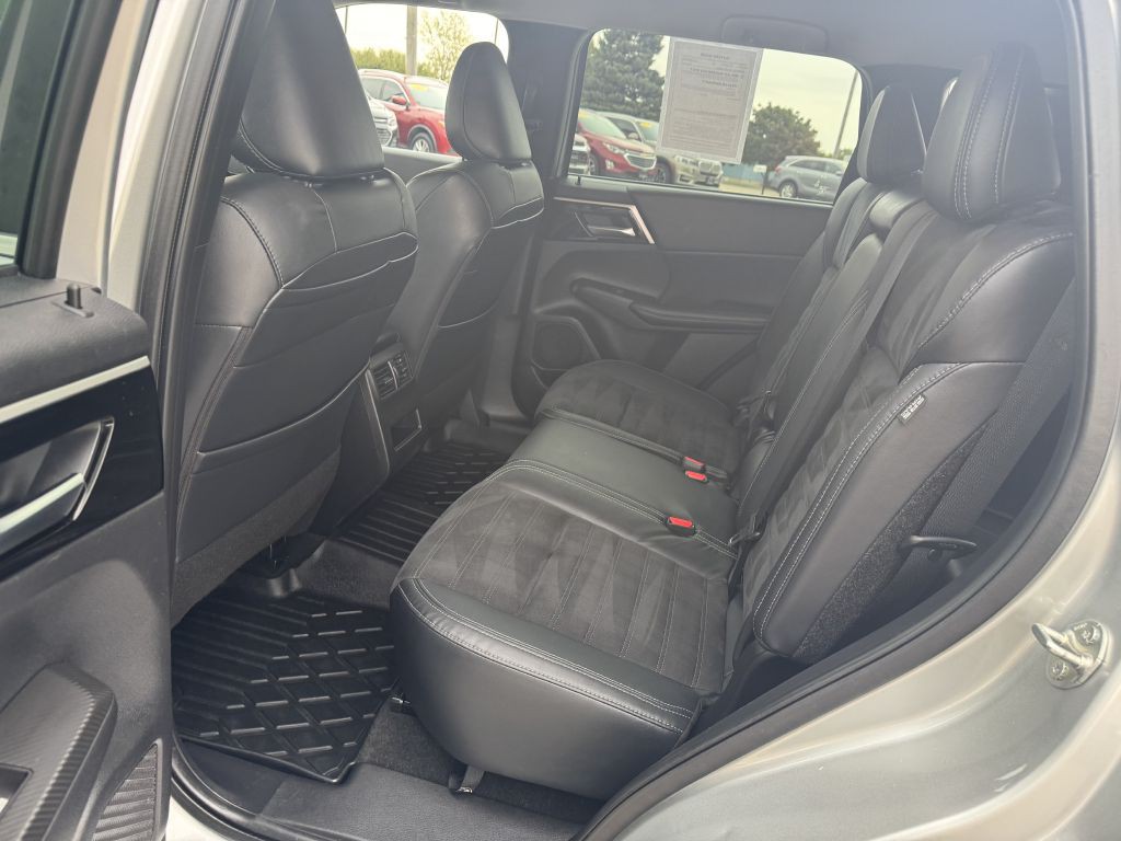 2022 Mitsubishi Outlander Image 18