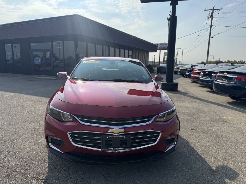 2016 Chevrolet Malibu Image 2
