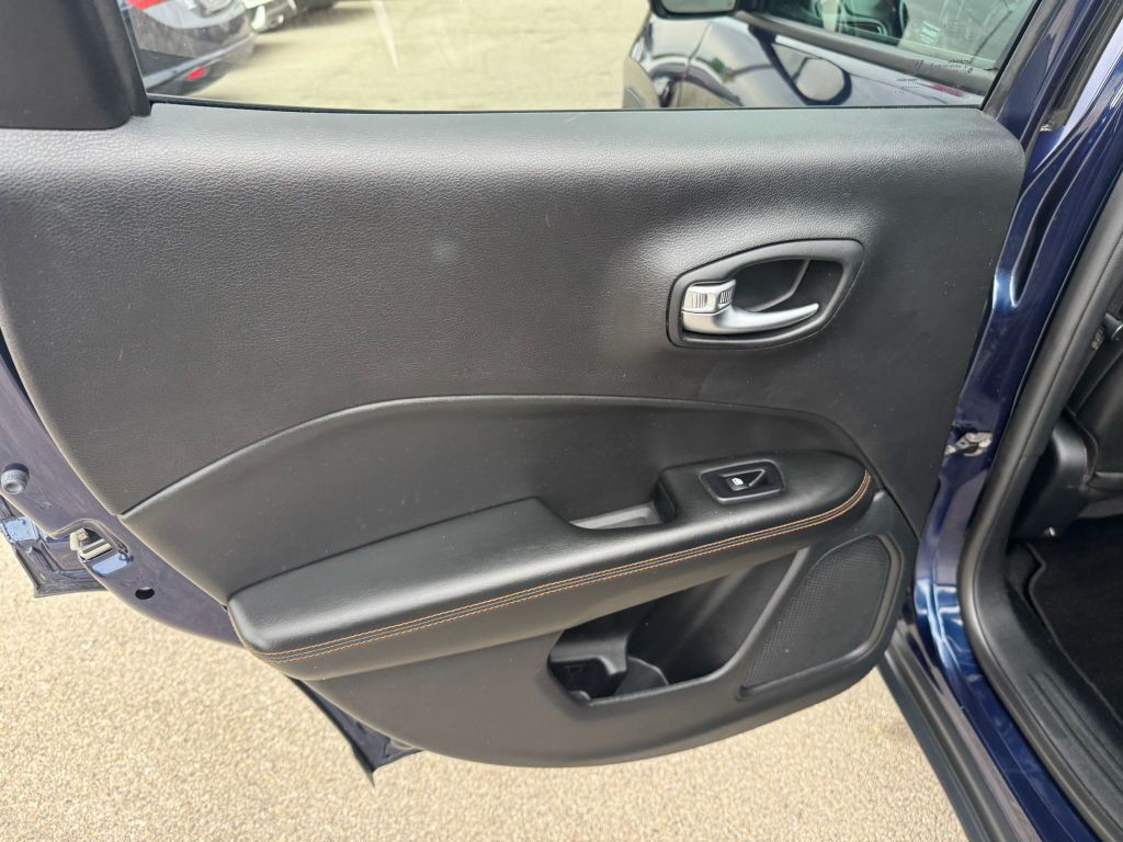 2018 Jeep Compass Image 12