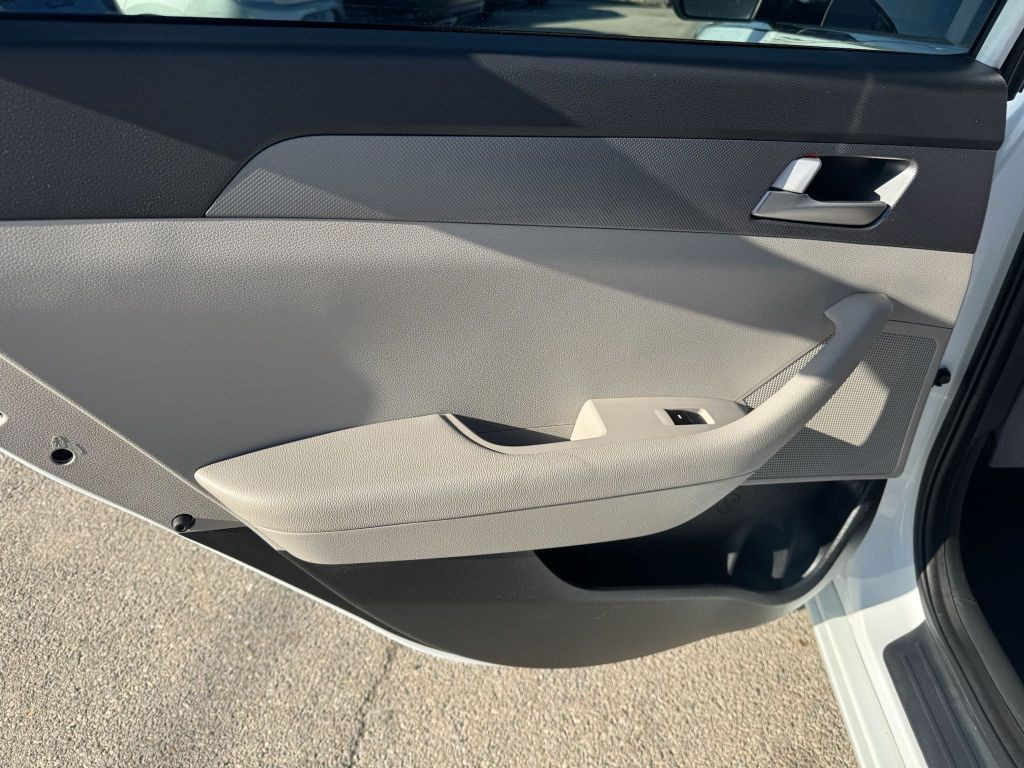 2017 Hyundai Sonata Image 12