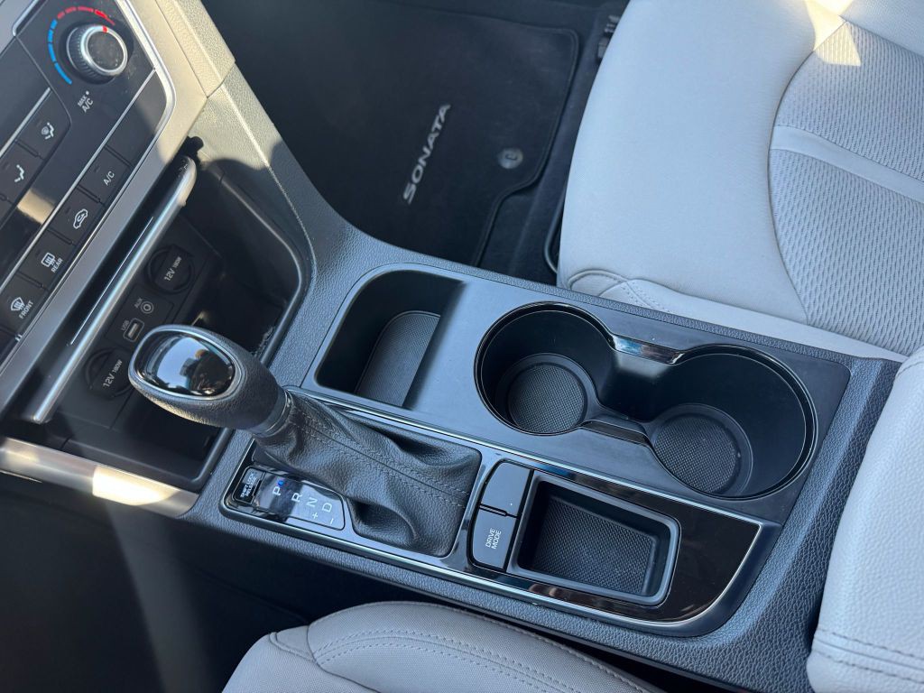 2017 Hyundai Sonata Image 18