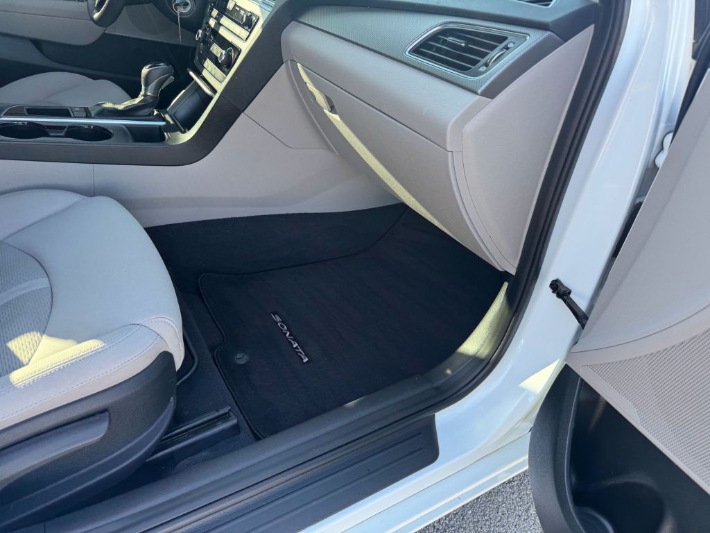 2017 Hyundai Sonata Image 23