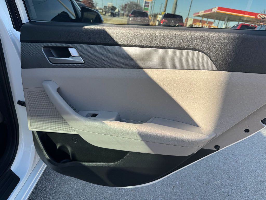 2017 Hyundai Sonata Image 24