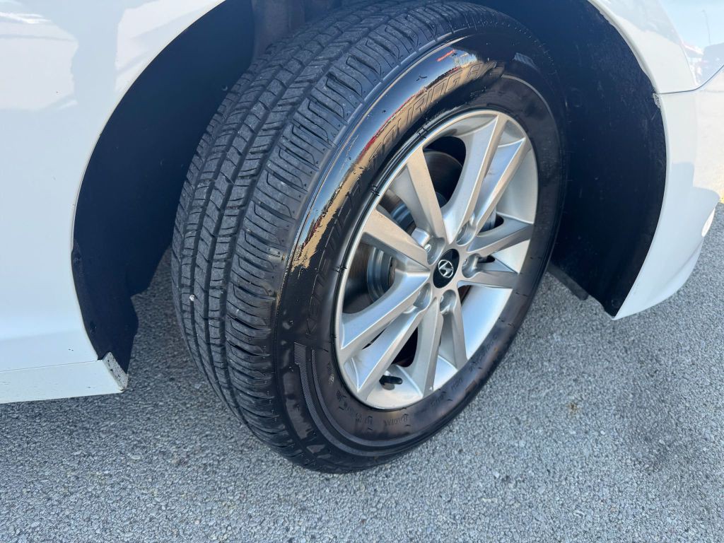 2017 Hyundai Sonata Image 28