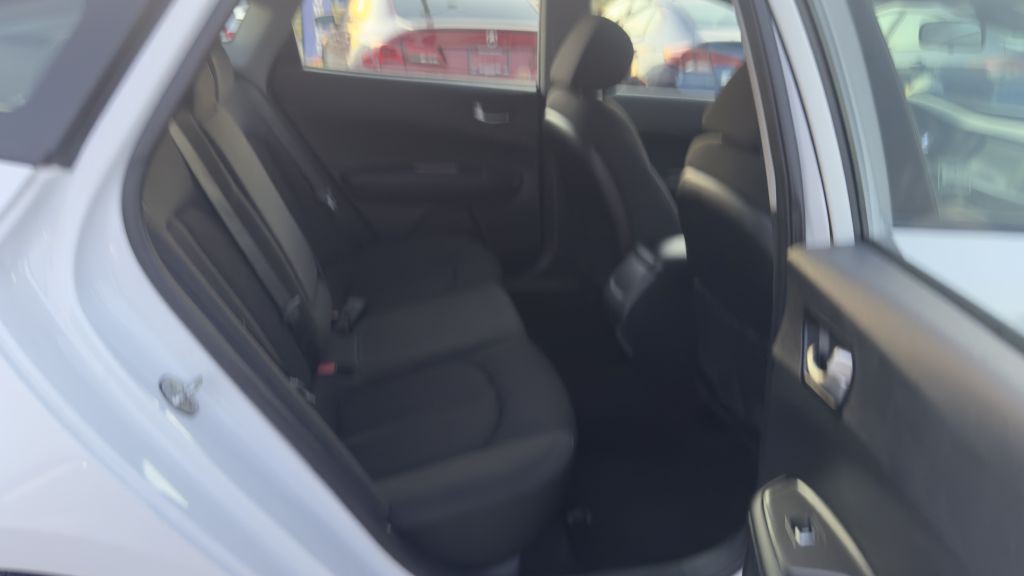 2020 Kia Optima Image 17