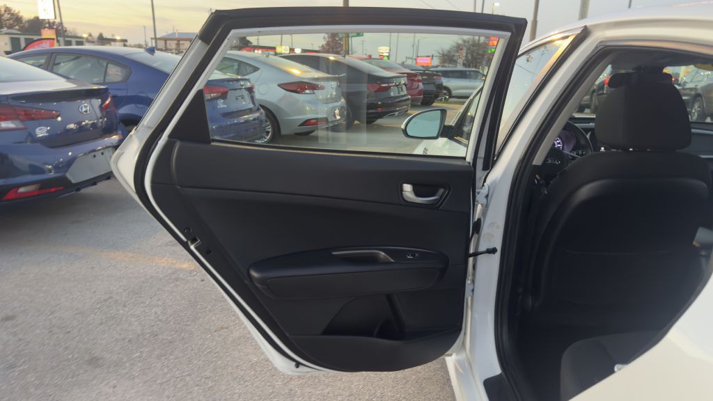 2020 Kia Optima Image 25