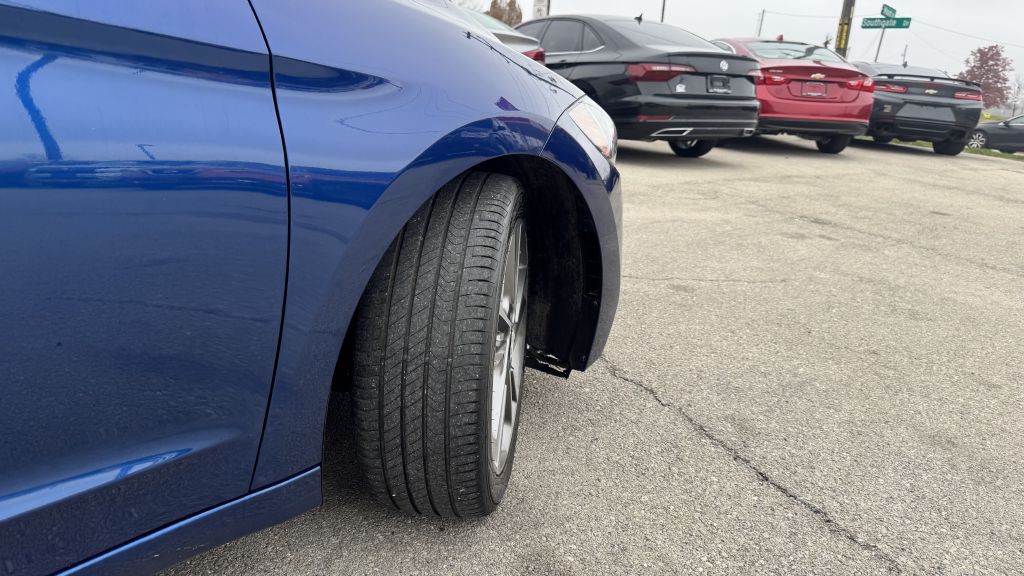 2017 Hyundai Elantra Image 11