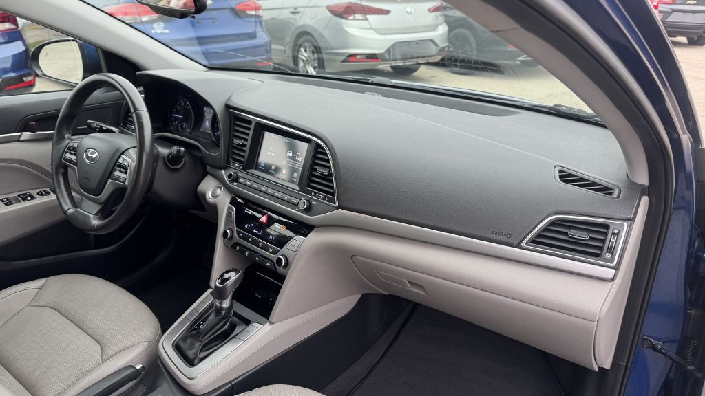 2017 Hyundai Elantra Image 18