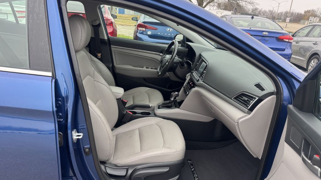 2017 Hyundai Elantra Image 19