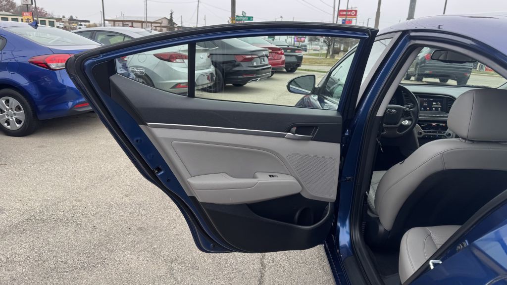 2017 Hyundai Elantra Image 21